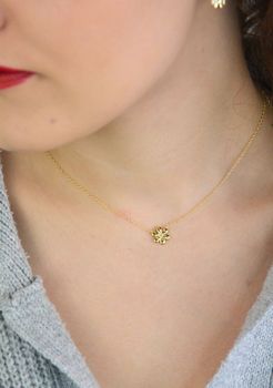 Elegancki naszyjnik damski Nomination Italy z kolekcji Petit Sparkle. Srebro 925 pozłacane 18K złotem, ozdobny kwiatek zdobiony cyrkoniami. Regulowana długość 38–44 cm. Idealny prezent z certyfikatem autentyczności (4).JPG